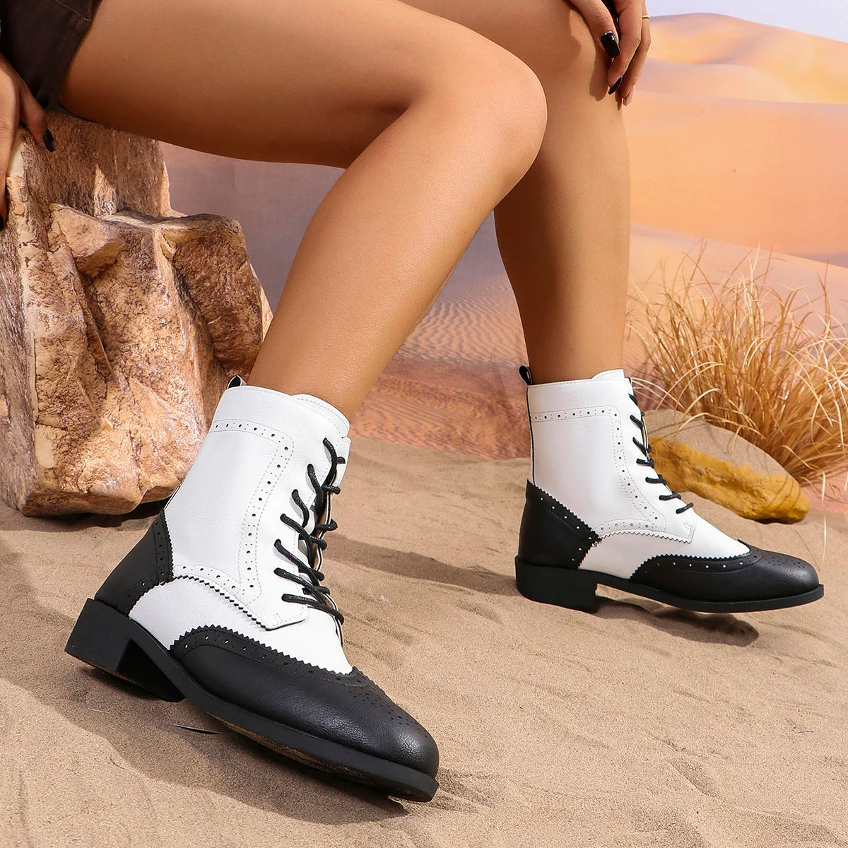 Women's new color blocked fashionable Martin boots with thick sole and lace up, internet famous short boots