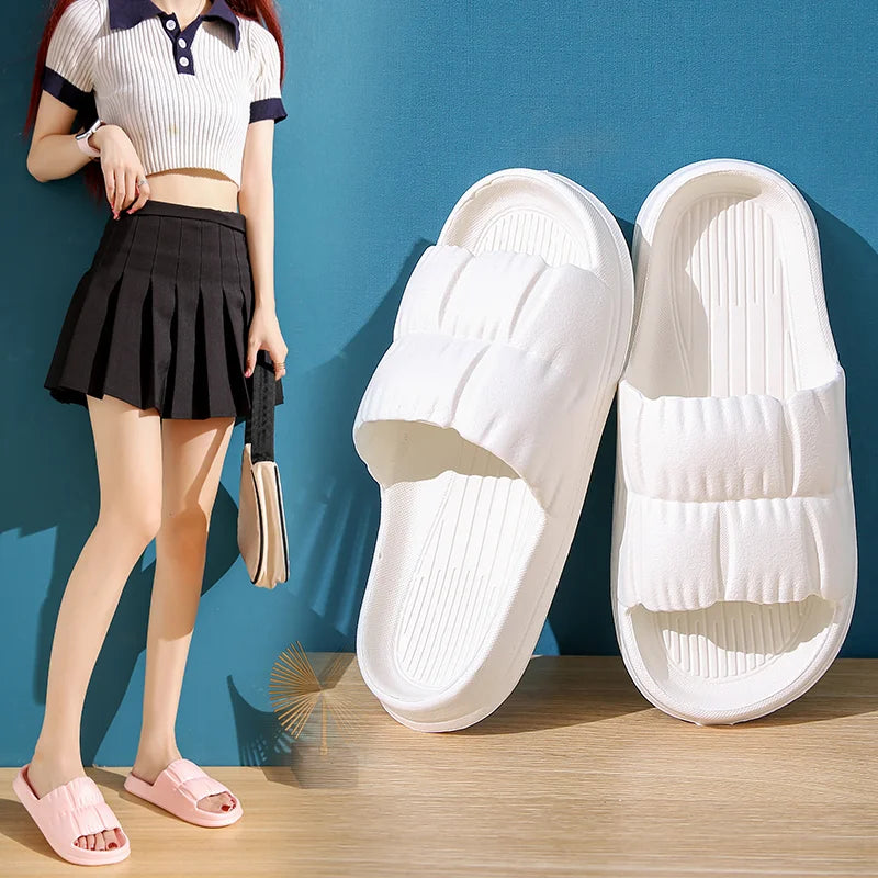 Cute Home Slippers Cloud Woman Bear Summer Beach Slides Indoor Soft Sole Anti slip Eva Sandals Women's Herringbone Slippers Show