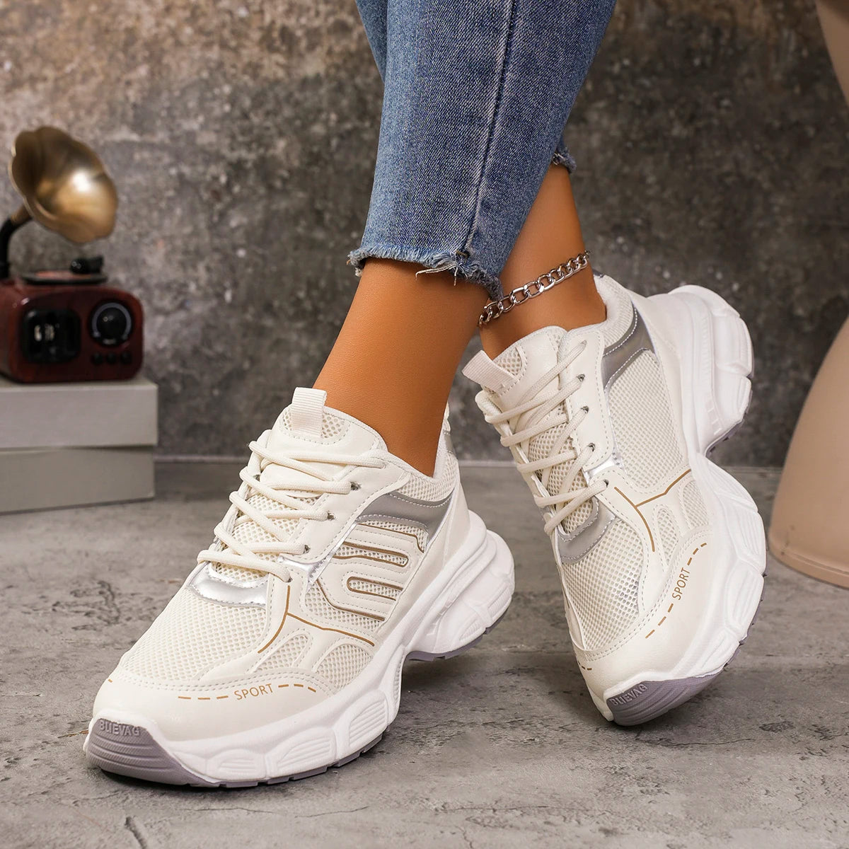 Women's New Casual Sports Shoes 2024 Summer New Mesh Breathable Women's Shoes Thick Sole Comfortable Running Shoes