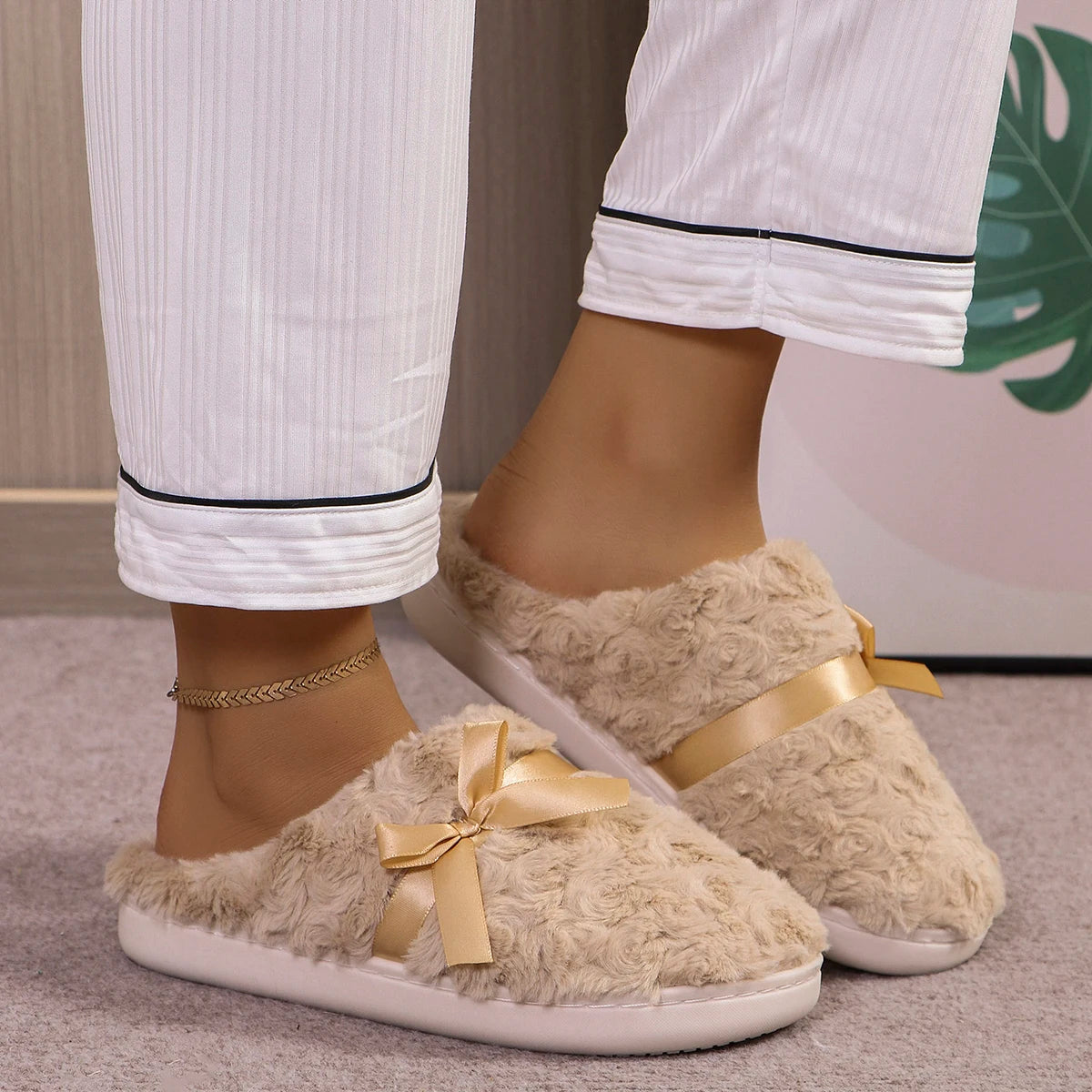 Women's new cute fur slippers, comfortable and warm cotton shoes for home use