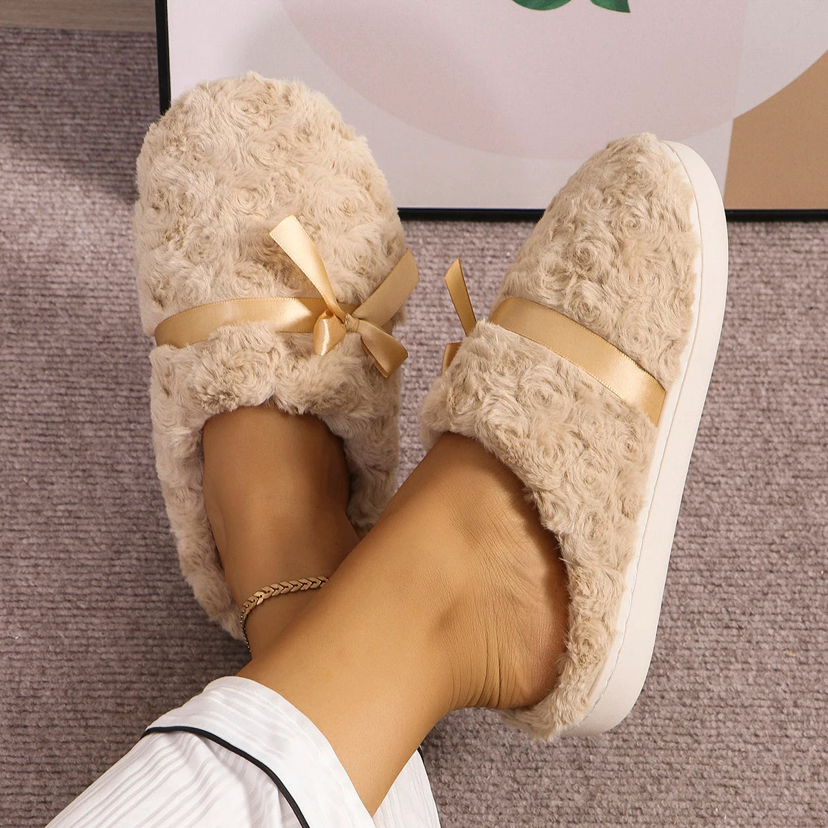 Women's new cute fur slippers, comfortable and warm cotton shoes for home use