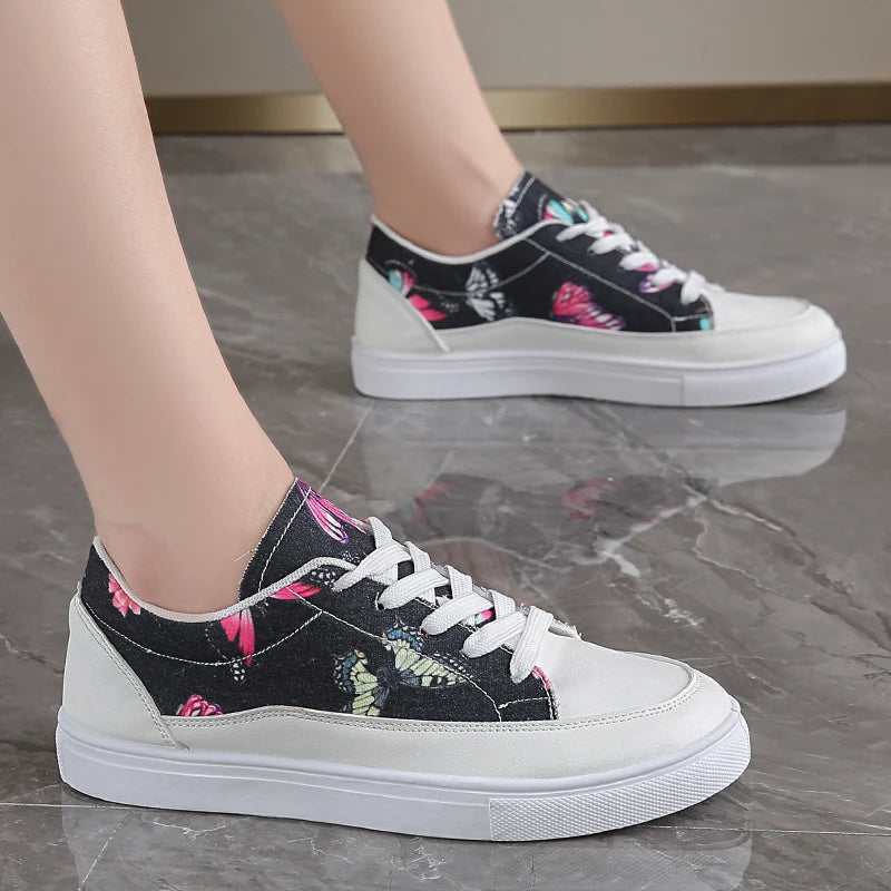 Women's new embroidered canvas shoes, comfortable and versatile, flat and breathable board shoes, casual sports shoes