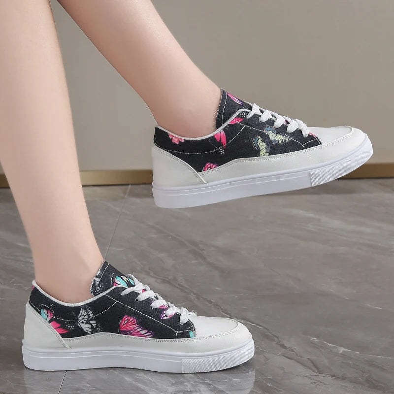 Women's new embroidered canvas shoes, comfortable and versatile, flat and breathable board shoes, casual sports shoes