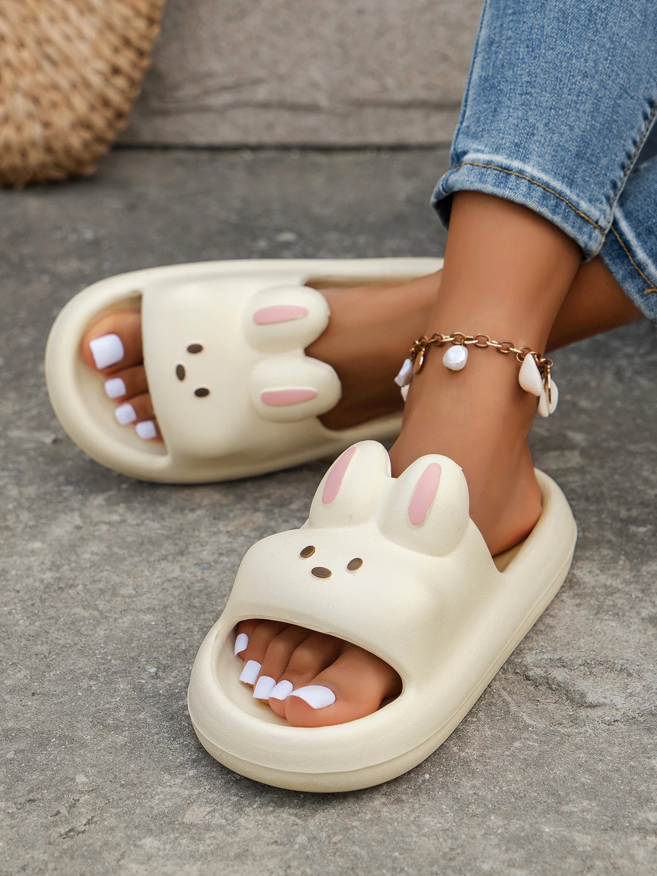 New Women's Cute Slippers Fashionable and Versatile Home Slippers Bathroom Sandals