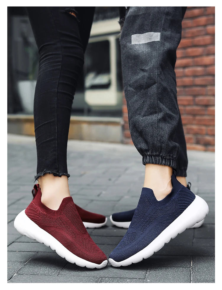 Designer's new pair of casual sports shoes for men and women mesh breathable comfortable shoes large size running shoes