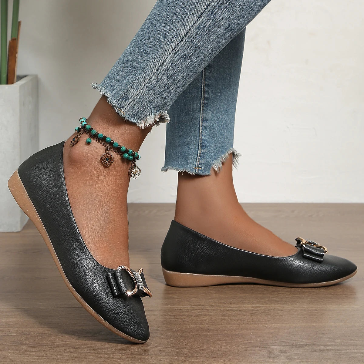 Women's casual single shoes in 2024, new versatile and comfortable, one footed bean shoes, bow Mary Jane shoes