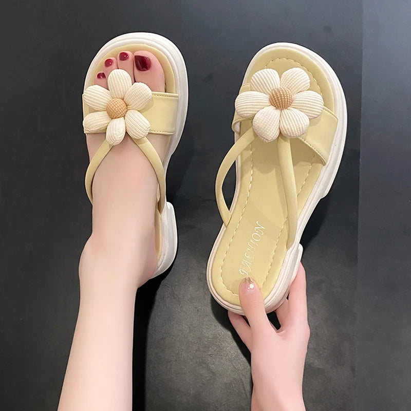 Women's Sweet and Fashionable Casual Slippers 2024 New Vacation Beach Sandals Thick Sole Slippers