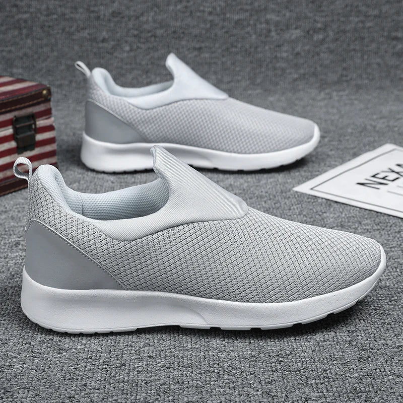 Men's casual sports shoes lightweight spring and autumn mesh surface breathable non-slip flat men's fashion walking loafers