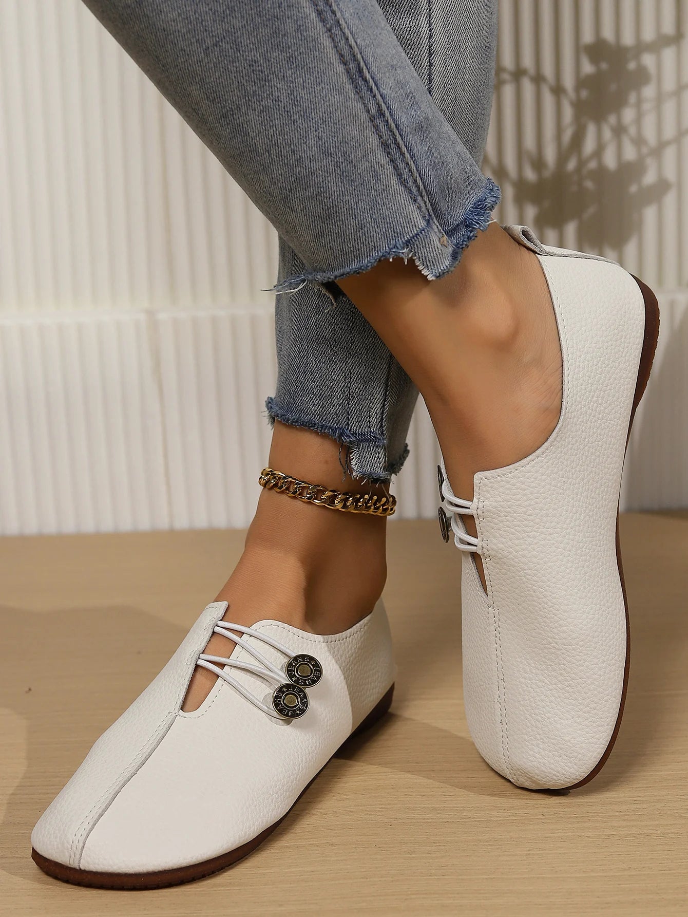 Women's casual flat sole single shoes, 2024 new trend, one footed bean shoes, comfortable Mary Jane shoes