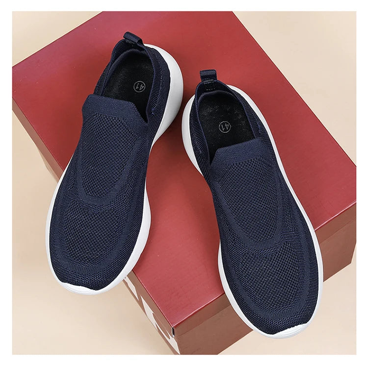 Designer's new pair of casual sports shoes for men and women mesh breathable comfortable shoes large size running shoes