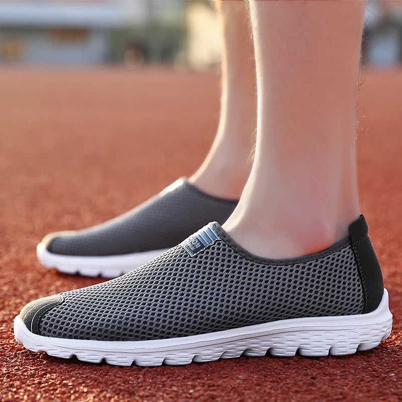 Couples summer Breathable net outdoor non-slip light walking casual walking shoes Walking men and women can be large size