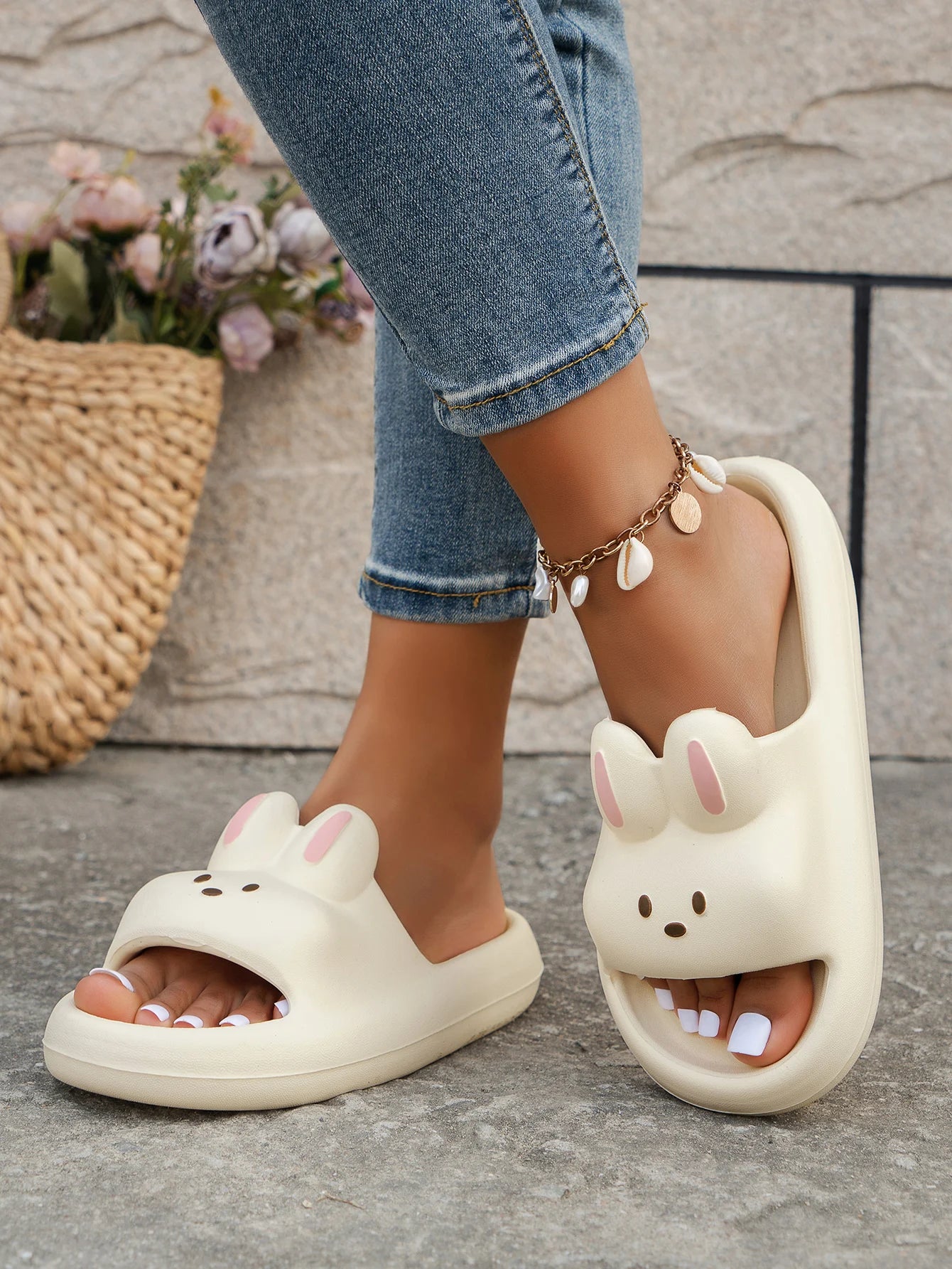 New Women's Cute Slippers Fashionable and Versatile Home Slippers Bathroom Sandals