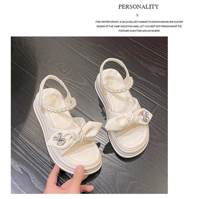 Hot selling sandals for women in summer 2024, new thick soled fairy style pearl beach shoes, soft soled fashion Roman shoes