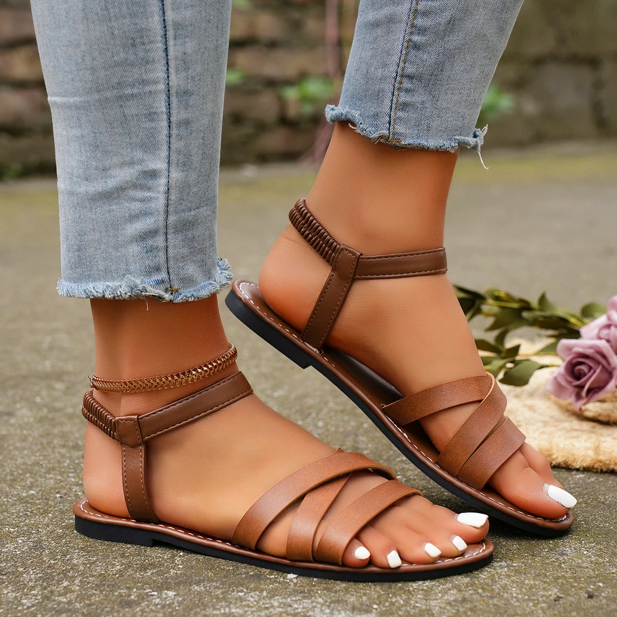 Summer New Women's Flat Bottom Roman Strap Sandals with Non slip Rubber Soles Fashion Women's Shoes