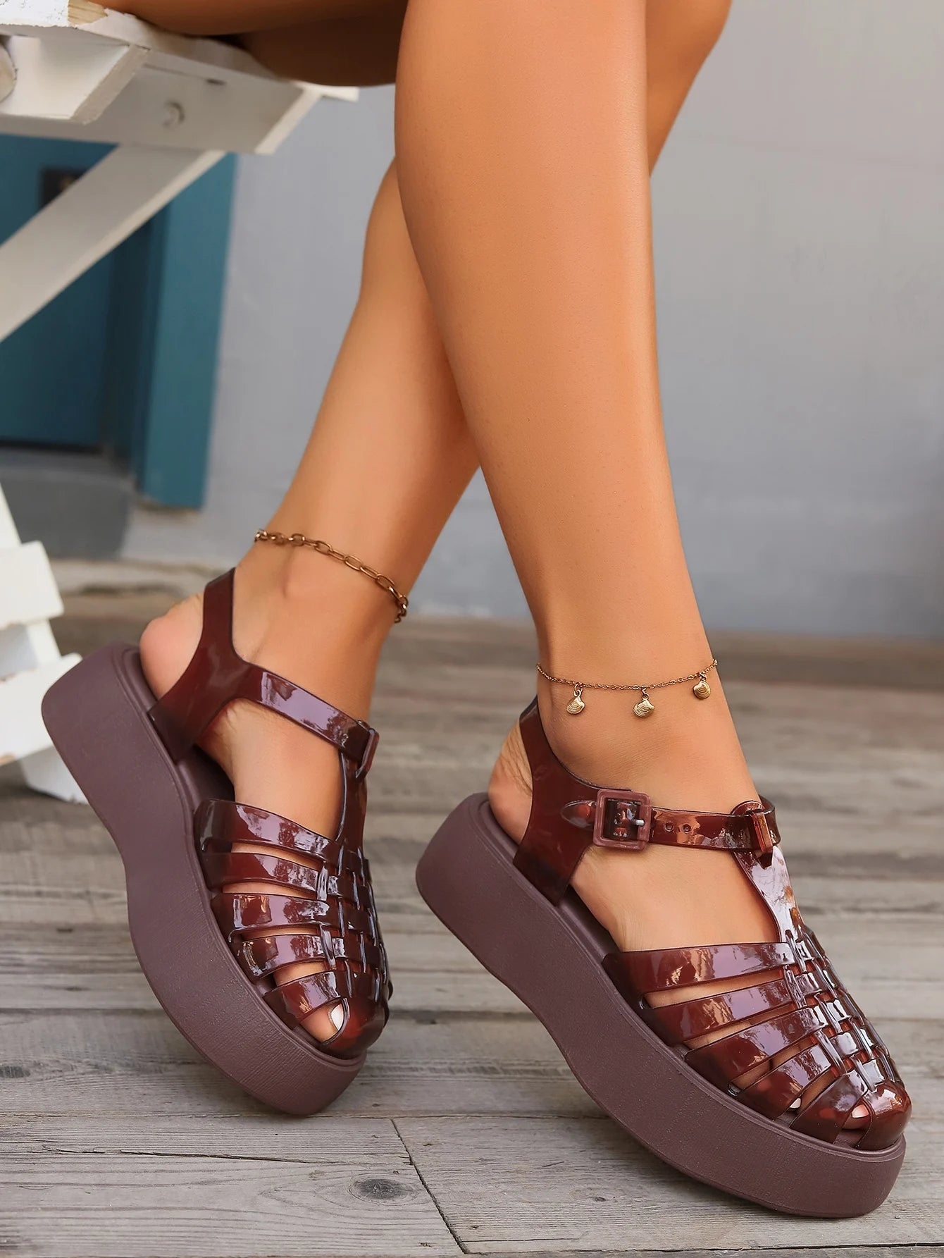 Women's new casual thick sole sandals, fashionable and versatile woven hollow sponge cake Roman shoes