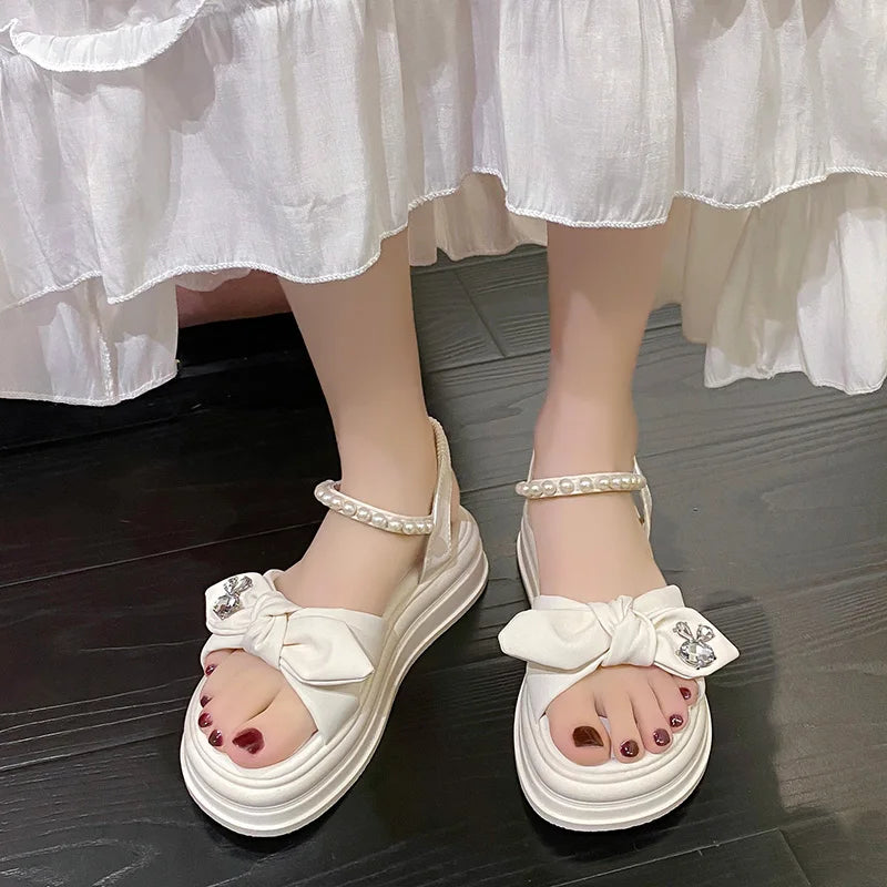 Hot selling sandals for women in summer 2024, new thick soled fairy style pearl beach shoes, soft soled fashion Roman shoes