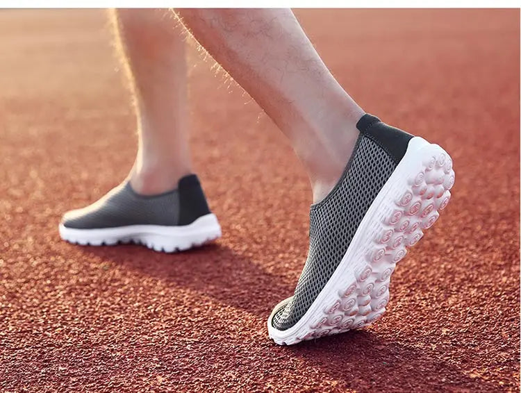 Couples summer Breathable net outdoor non-slip light walking casual walking shoes Walking men and women can be large size