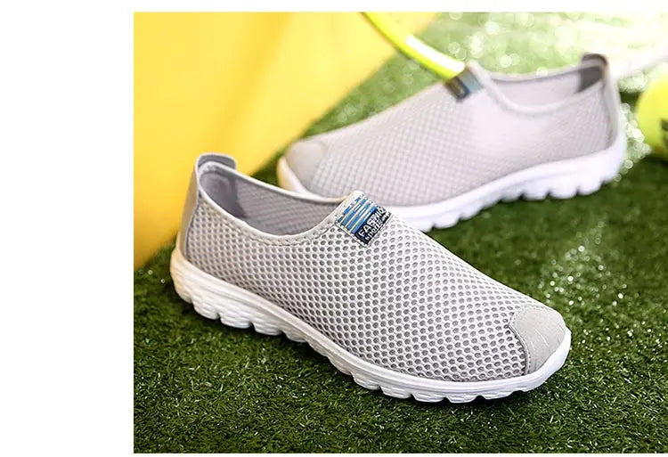 Couples summer Breathable net outdoor non-slip light walking casual walking shoes Walking men and women can be large size