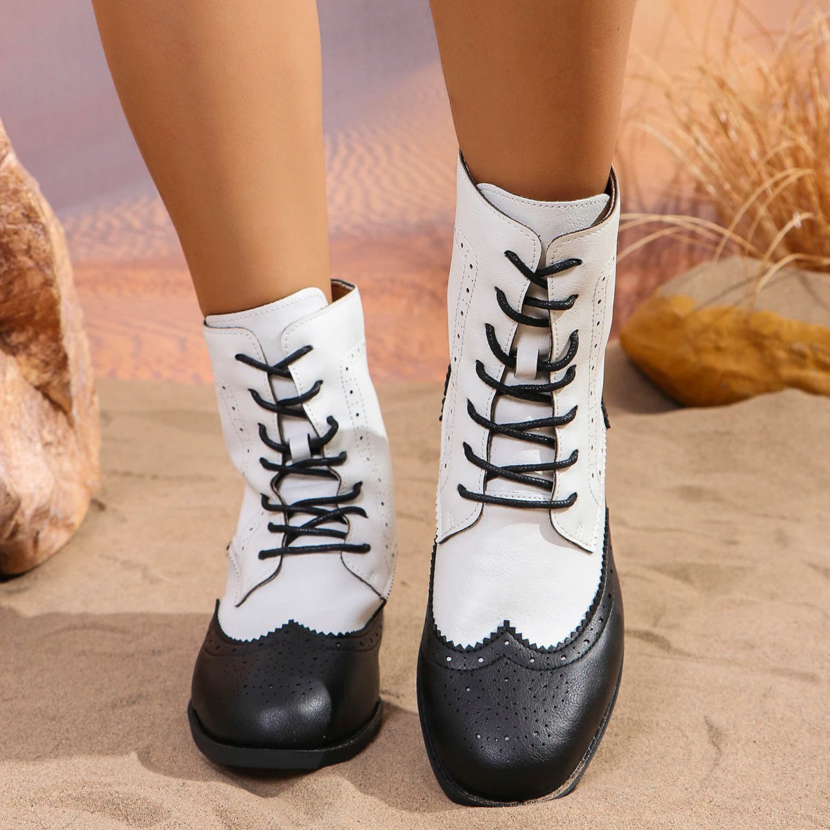 Women's new color blocked fashionable Martin boots with thick sole and lace up, internet famous short boots