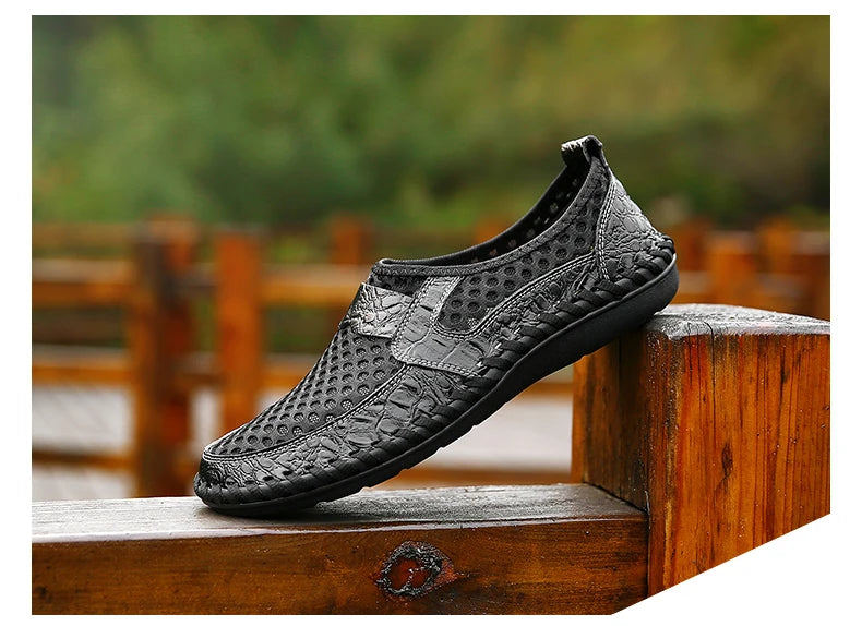 Men's mesh flying woven casual sports shoe cover feet breathable comfortable flat shoes light walking men's shoes new