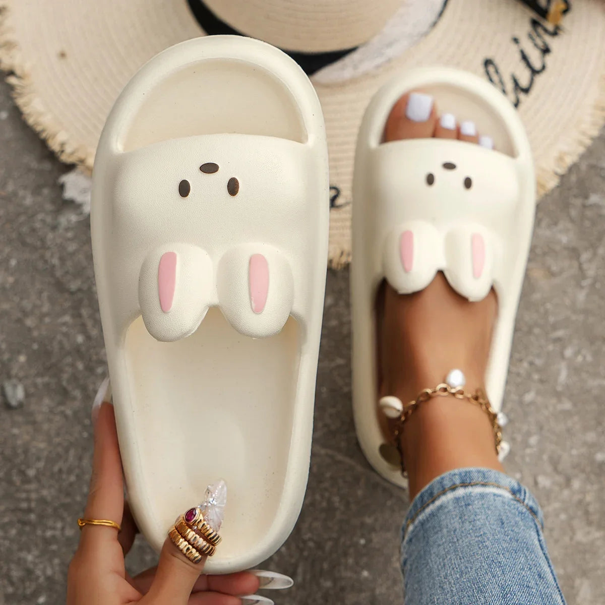 New Women's Cute Slippers Fashionable and Versatile Home Slippers Bathroom Sandals