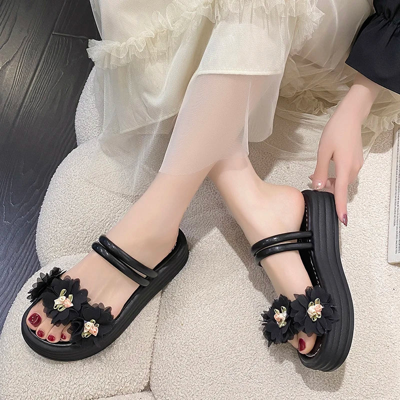 Women's Sweet and Fashionable Casual Slippers 2024 New Vacation Beach Sandals Thick Sole Slippers