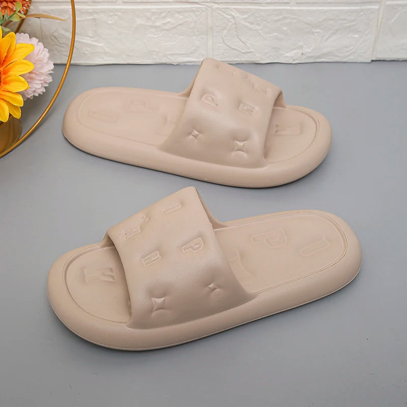 2024 Summer Soft Sole Cloud Slippers Women 2024 Summer Lightweight Platform Sandals Woman Non Slip Flat Indoor Slide House Shoes