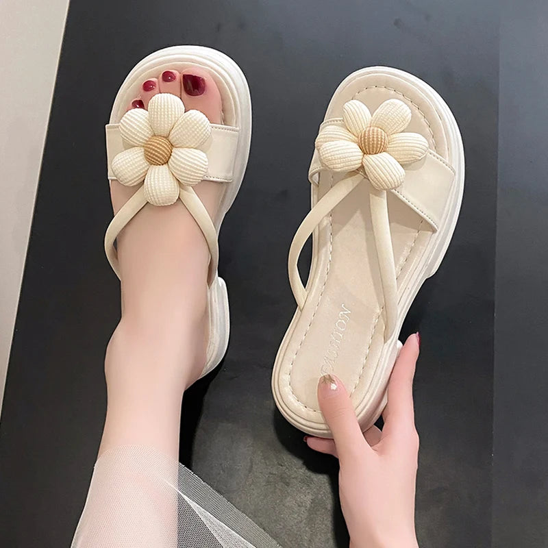 Women's Sweet and Fashionable Casual Slippers 2024 New Vacation Beach Sandals Thick Sole Slippers