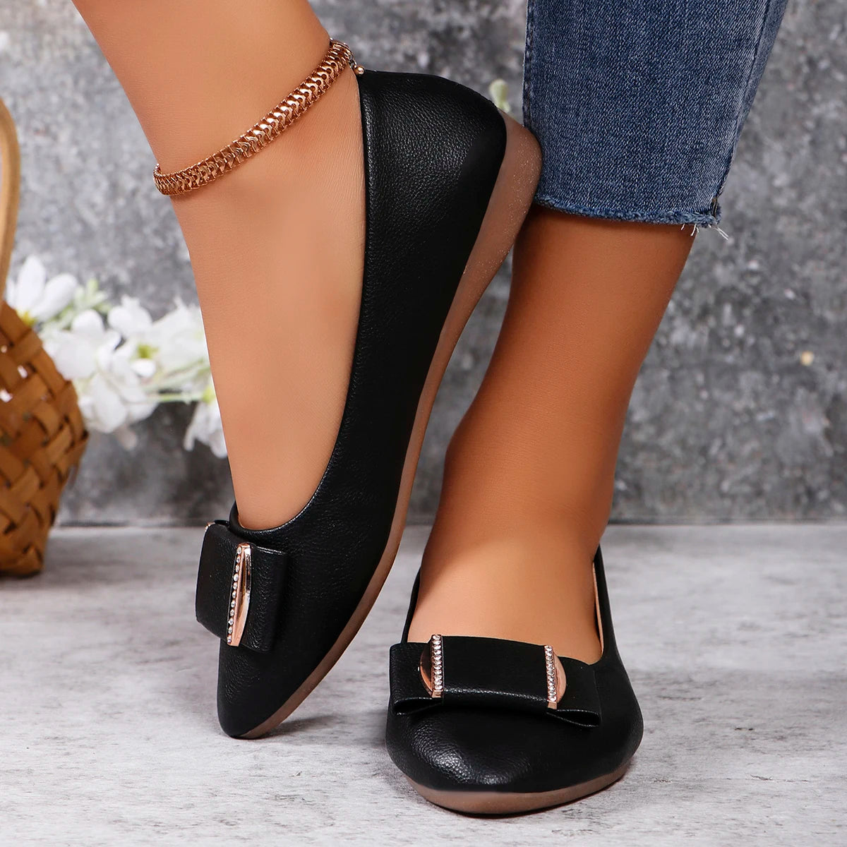 Women's casual single shoes in 2024, new versatile and comfortable, one footed bean shoes, bow Mary Jane shoes