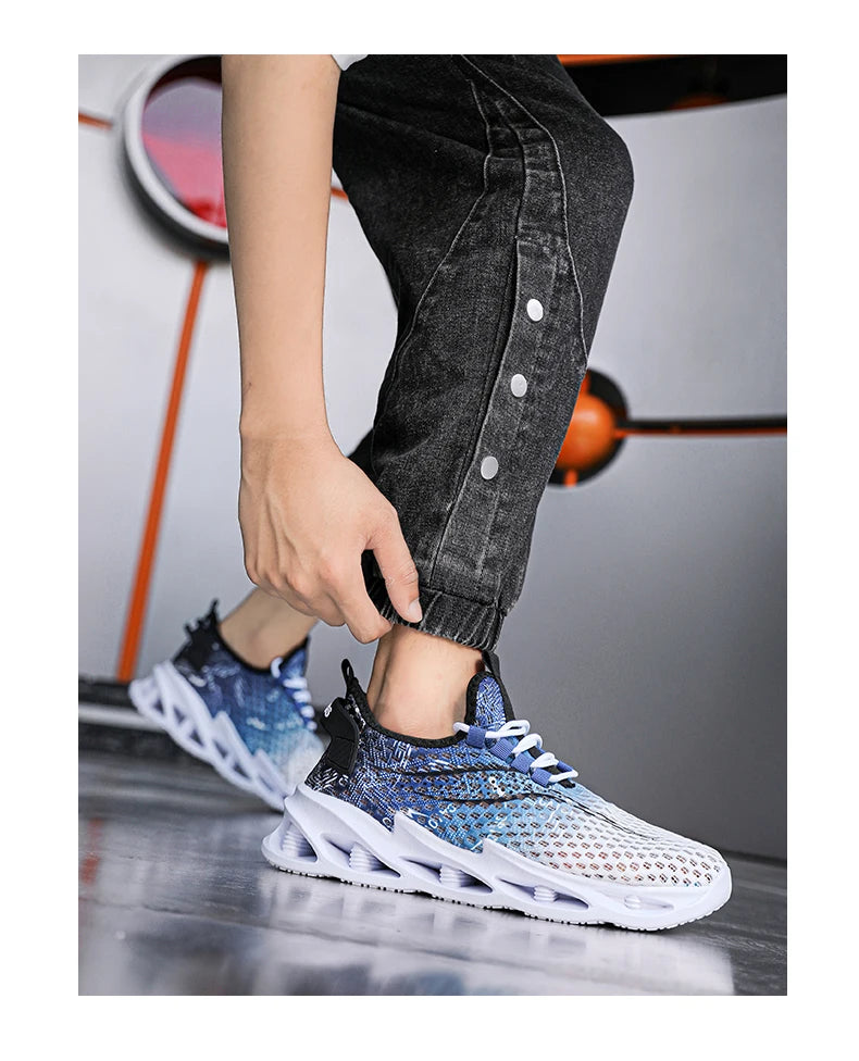 New summer men's mesh surface breathable lightweight soft soled men's shoes non-slip wear-resistant casual sports shoes