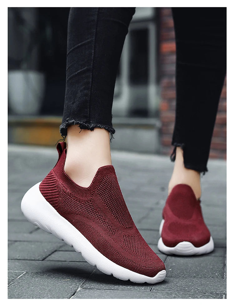 Designer's new pair of casual sports shoes for men and women mesh breathable comfortable shoes large size running shoes