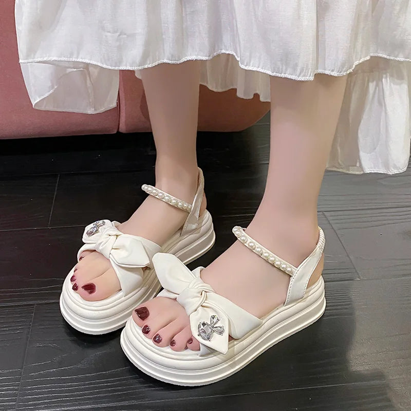 Hot selling sandals for women in summer 2024, new thick soled fairy style pearl beach shoes, soft soled fashion Roman shoes