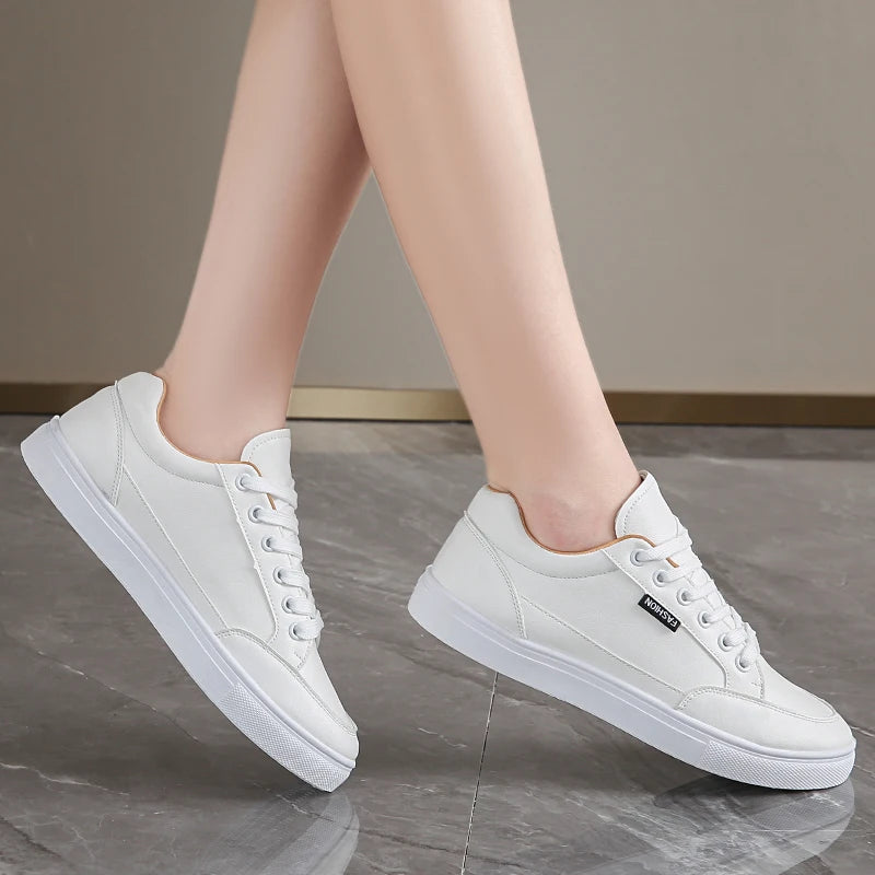 Women's new white shoes, comfortable and versatile, flat and breathable board shoes, casual sports shoes