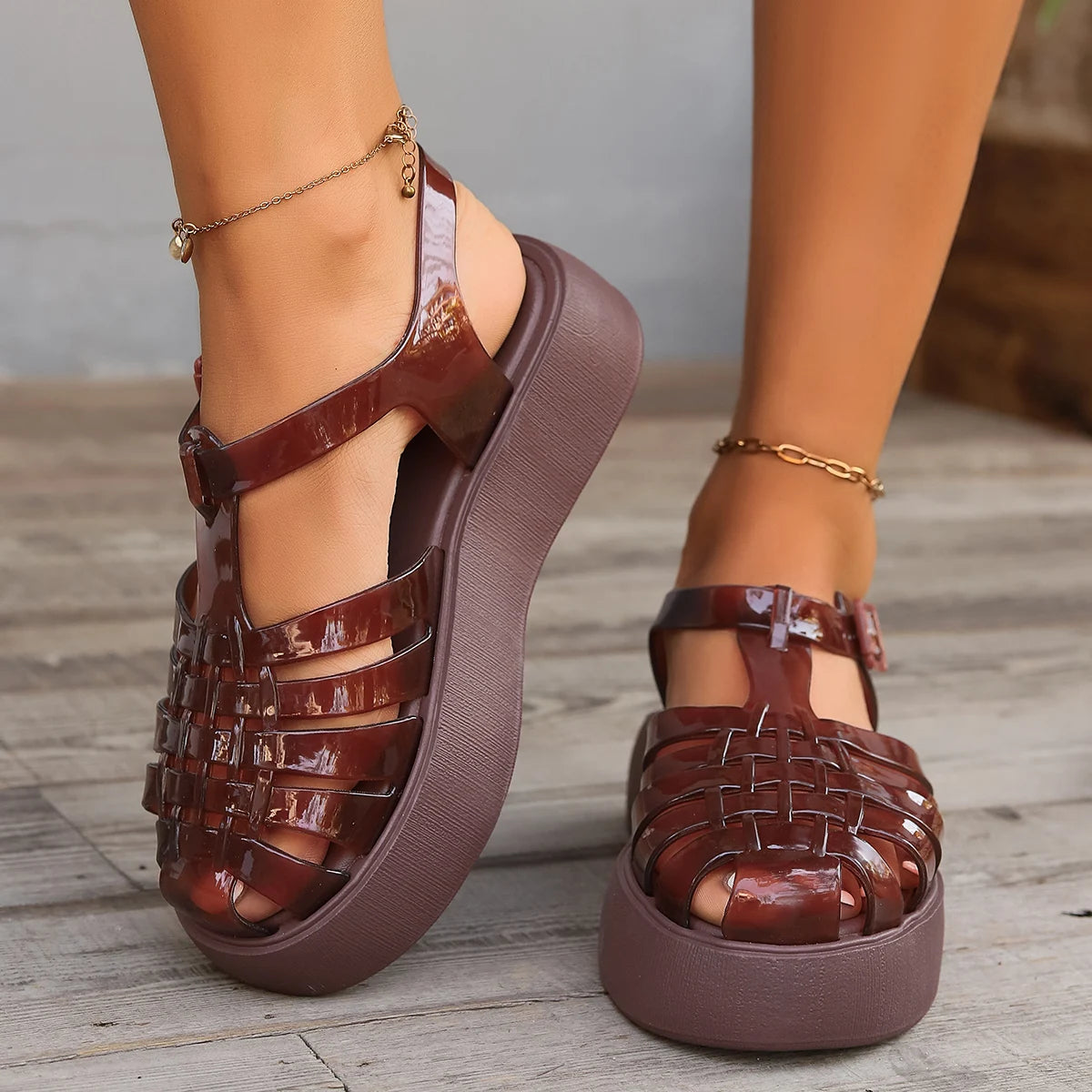 Women's new casual thick sole sandals, fashionable and versatile woven hollow sponge cake Roman shoes