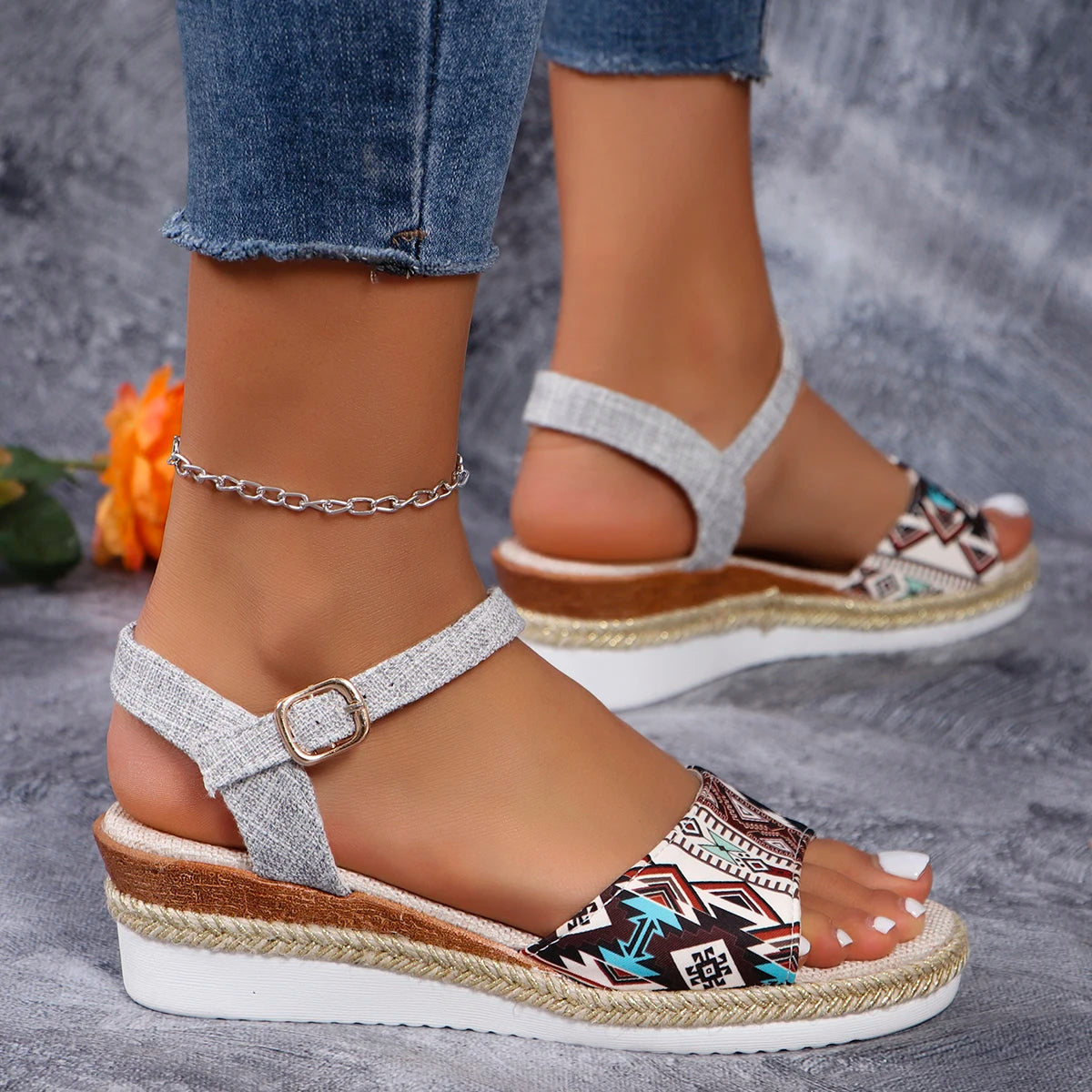 Slope heel thick sole sandals for women's summer 2024 new fashionable and versatile trendy internet famous Roman shoes