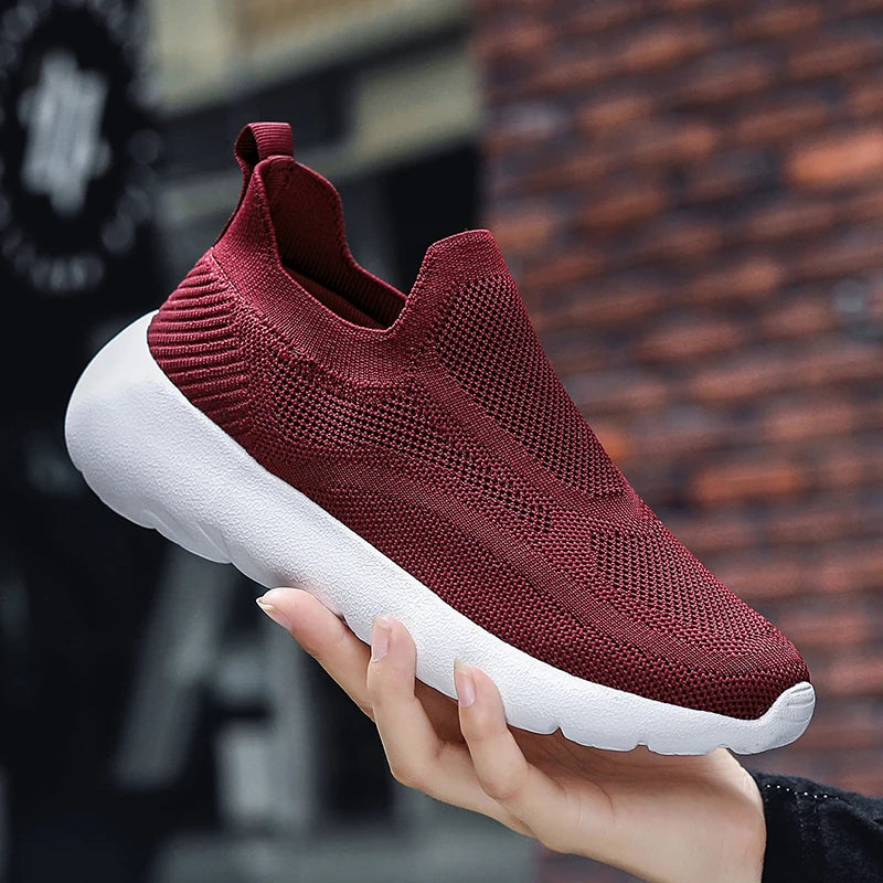 Designer's new pair of casual sports shoes for men and women mesh breathable comfortable shoes large size running shoes