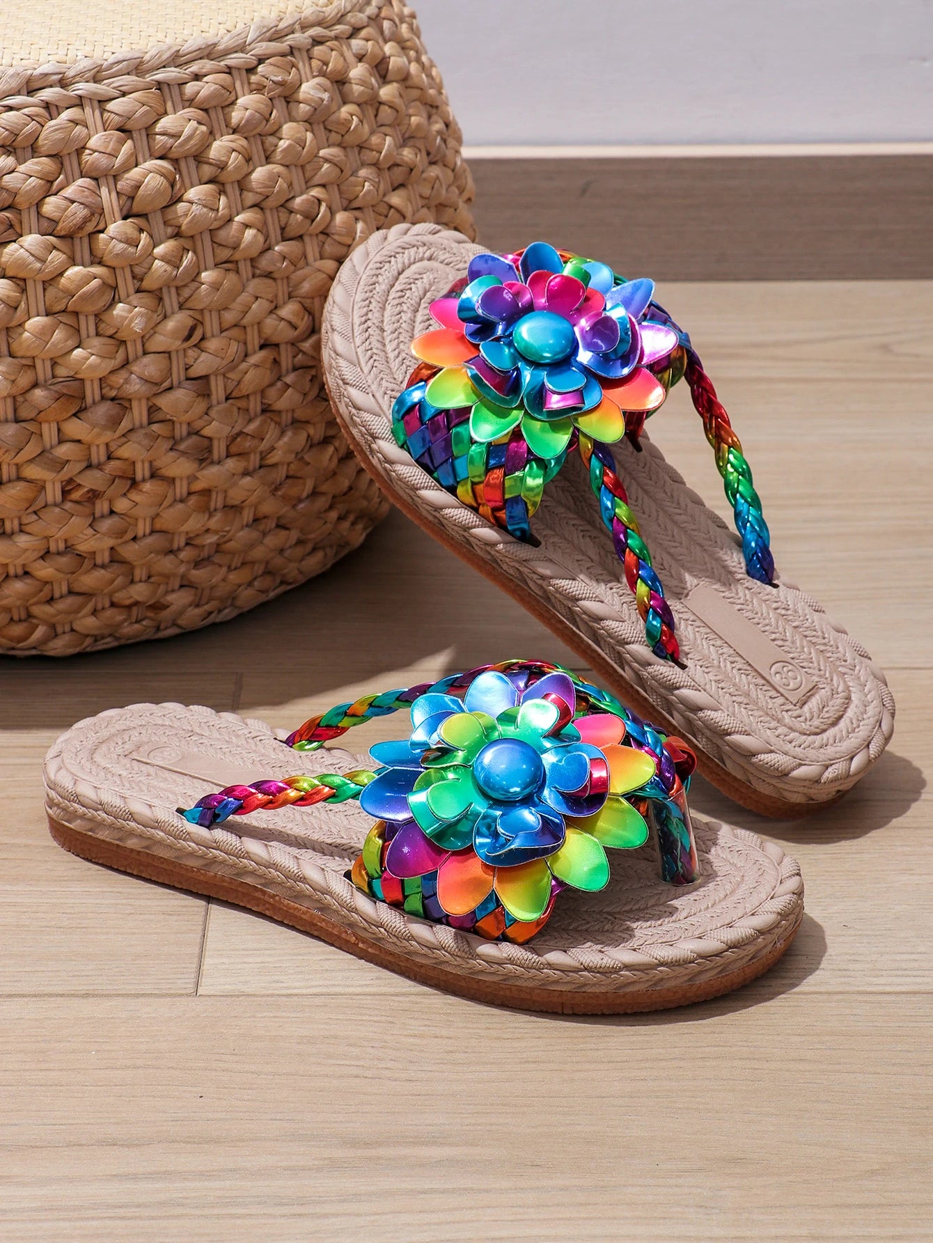 Women's Sweet and Fashionable Casual Slippers 2024 New Vacation Beach Sandals Thick Sole Slippers