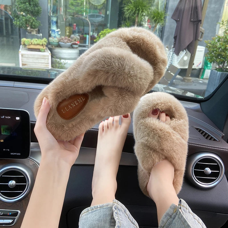 Chunky Platform Fur Slippers Women 2023 Winter Thick Bottom Furry Outdoor Slippers Woman Plus Size 42 Short Plush Designer Shoes