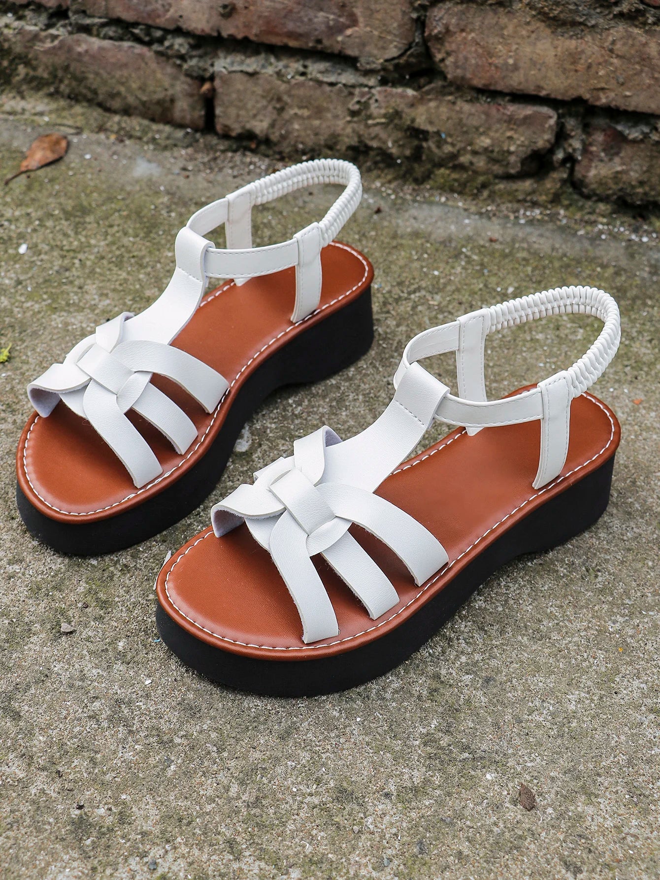 New women's beach sandals with thick soles, versatile and minimalist style, comfortable Roman sandals