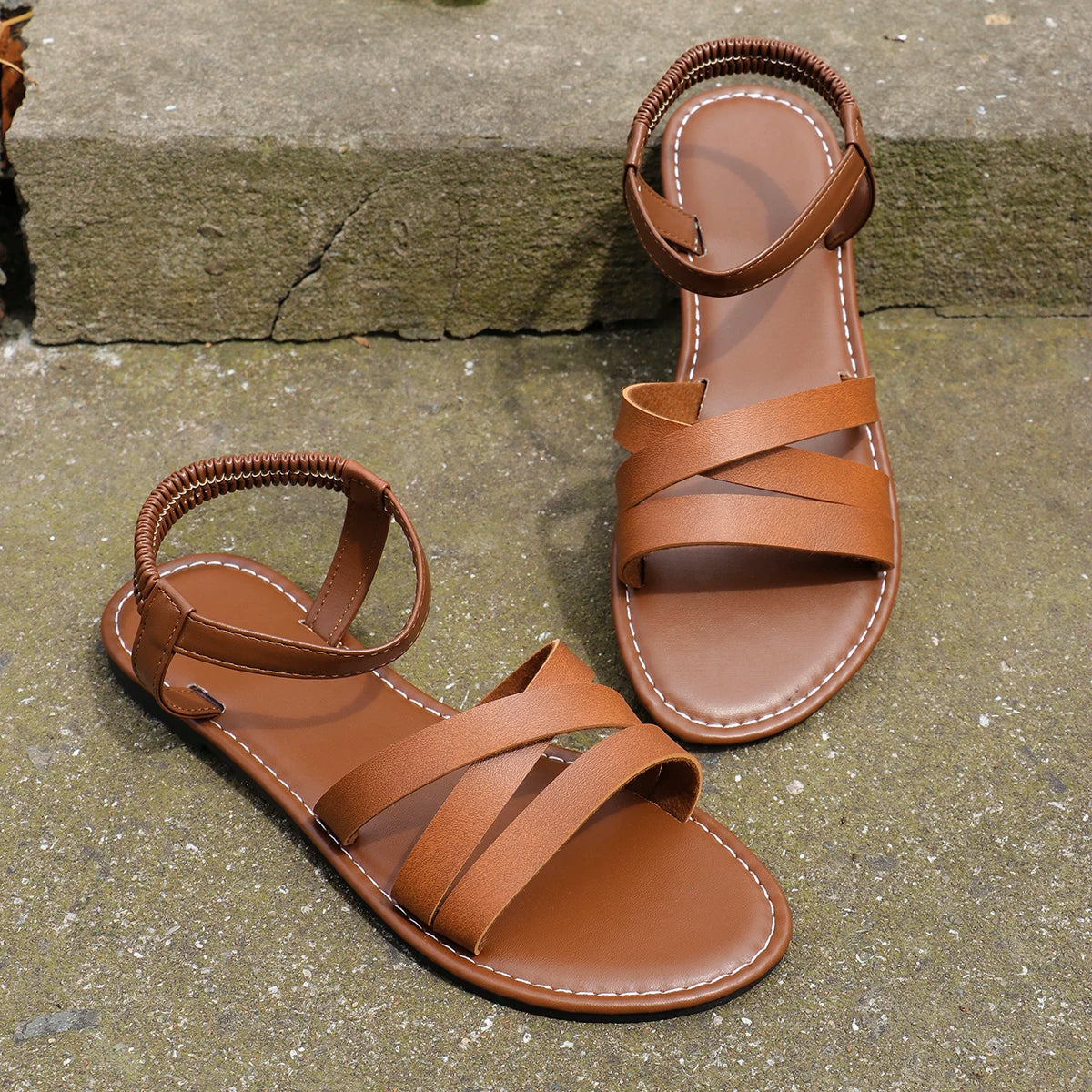 Summer New Women's Flat Bottom Roman Strap Sandals with Non slip Rubber Soles Fashion Women's Shoes