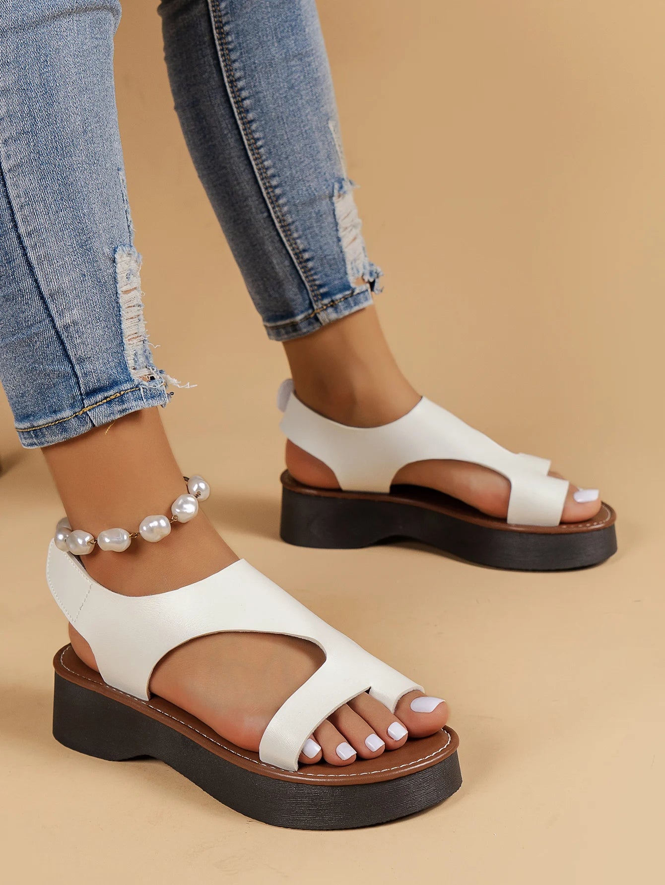 New women's casual sandals trend versatile thick soled beach vacation sandals