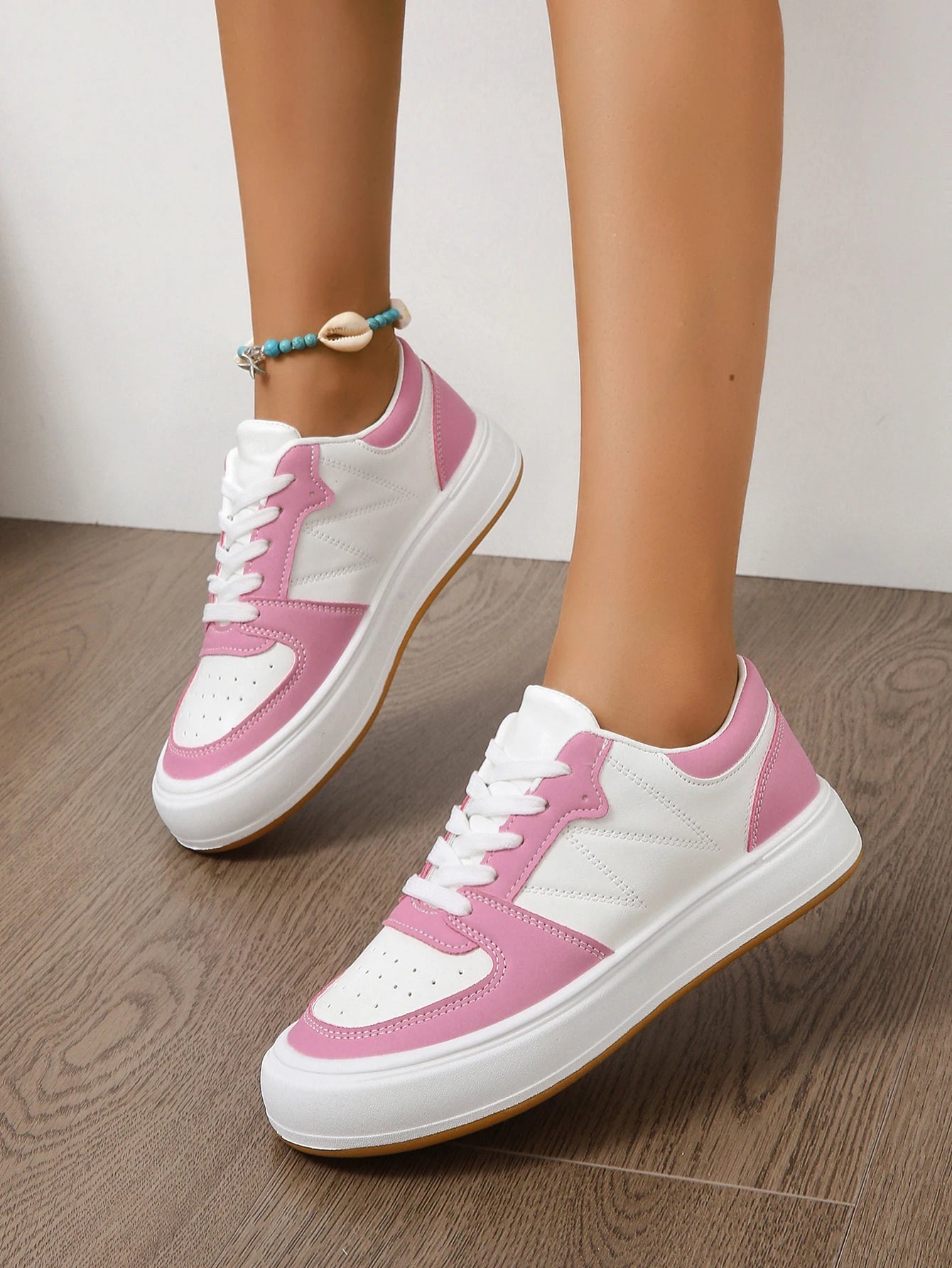 Women's casual sports shoes with thick soles and lace up board shoes