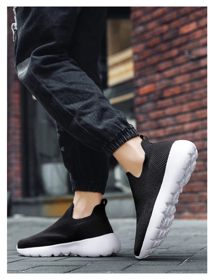 Designer's new pair of casual sports shoes for men and women mesh breathable comfortable shoes large size running shoes