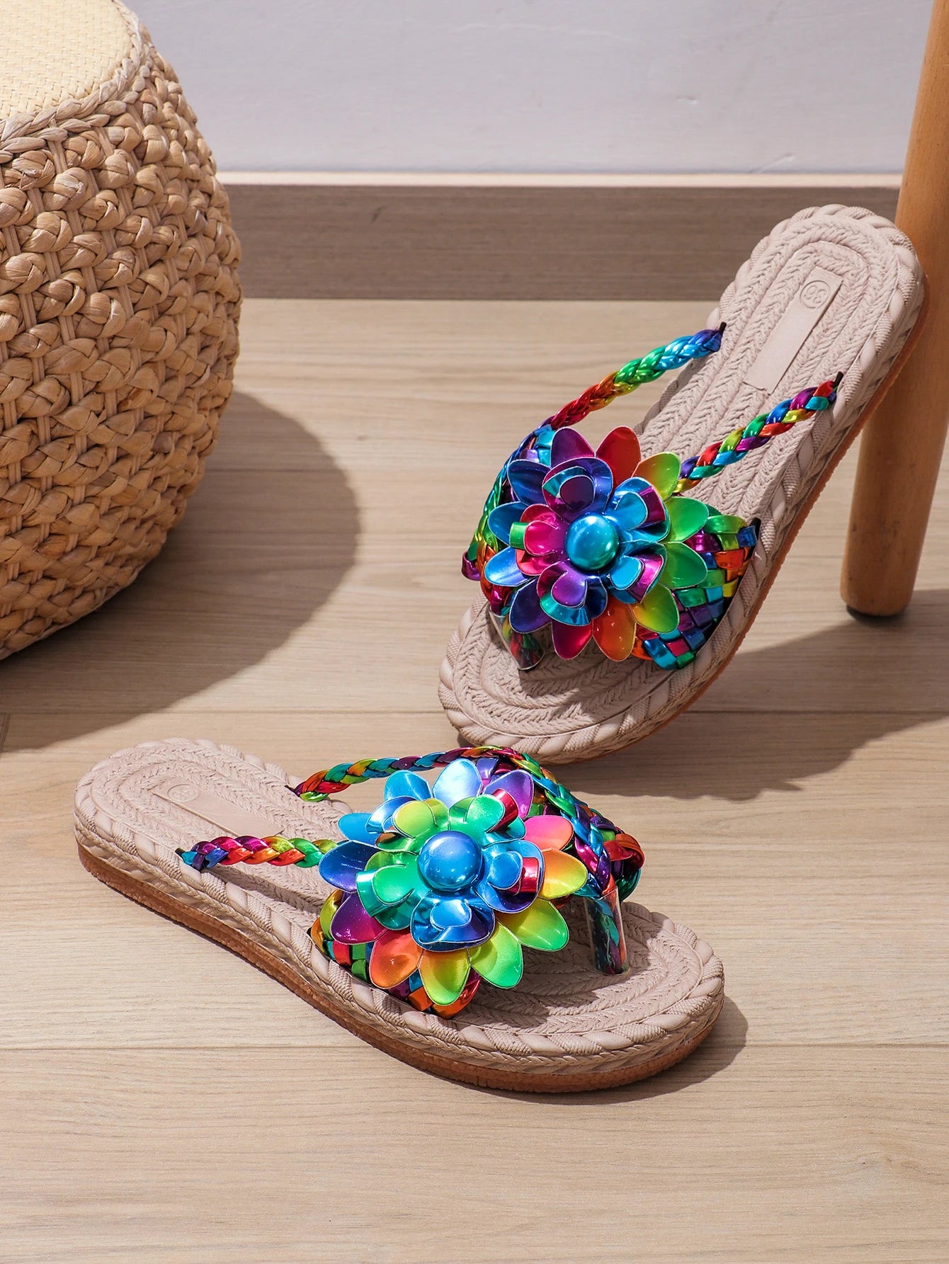 Women's Sweet and Fashionable Casual Slippers 2024 New Vacation Beach Sandals Thick Sole Slippers