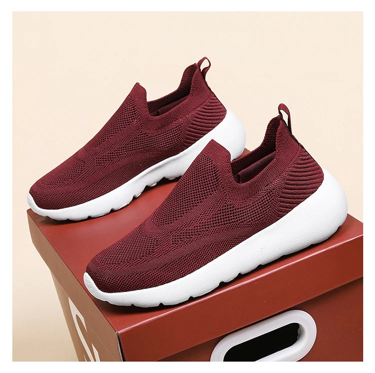 Designer's new pair of casual sports shoes for men and women mesh breathable comfortable shoes large size running shoes