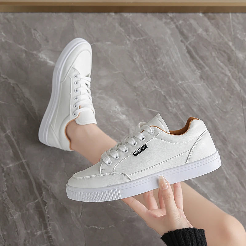 Women's new white shoes, comfortable and versatile, flat and breathable board shoes, casual sports shoes