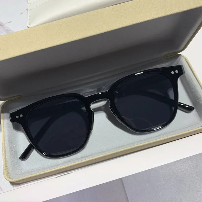 Women's Sunglasses Square Frame Glasses Women Fashion Lenses Oversized Shades replicas of luxury Sun Glasses UV400 Eyewear