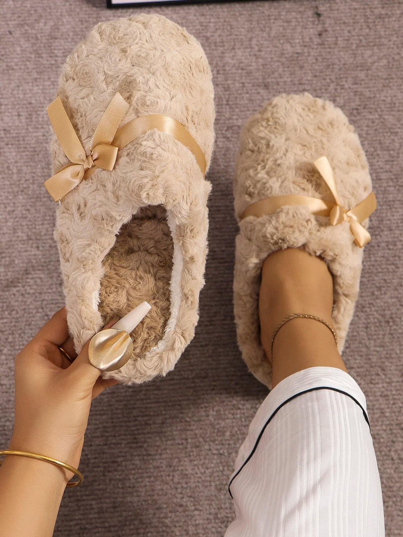 Women's new cute fur slippers, comfortable and warm cotton shoes for home use