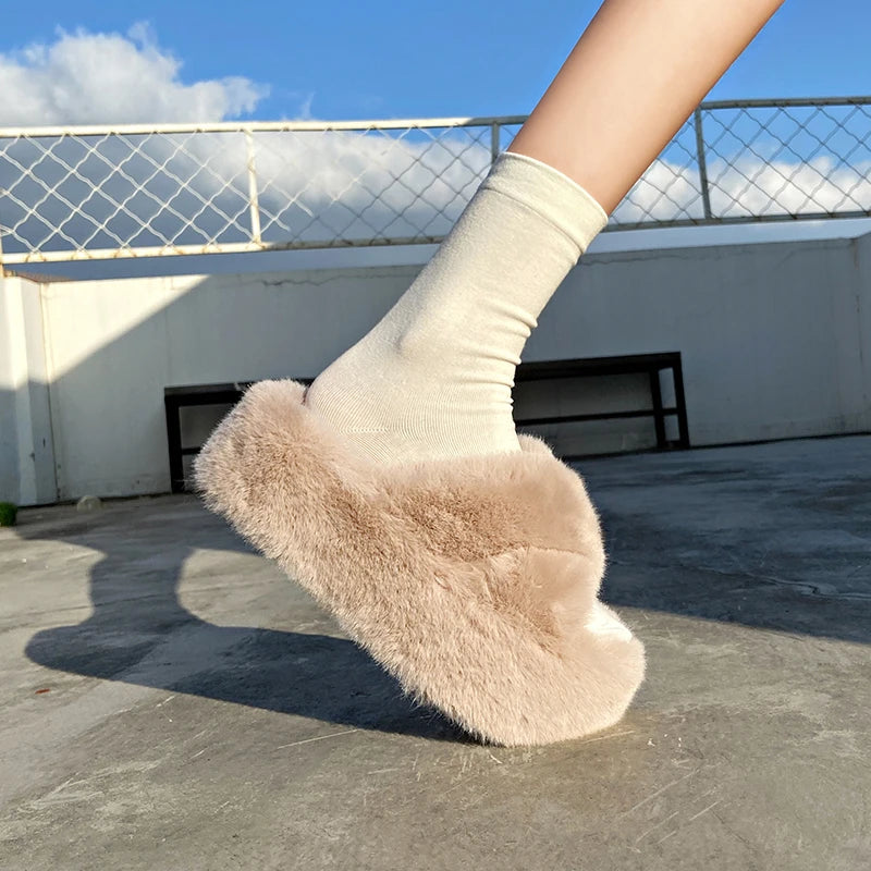 Chunky Platform Fur Slippers Women 2023 Winter Thick Bottom Furry Outdoor Slippers Woman Plus Size 42 Short Plush Designer Shoes