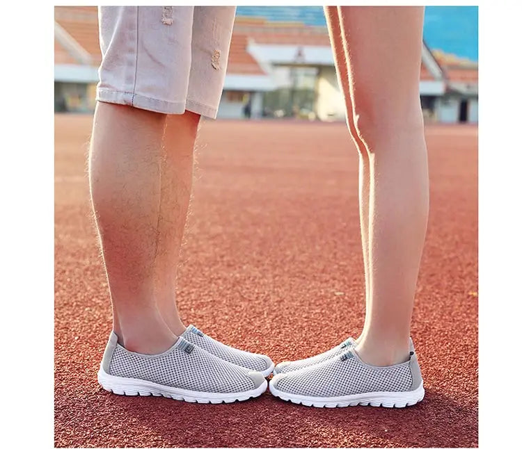 Couples summer Breathable net outdoor non-slip light walking casual walking shoes Walking men and women can be large size